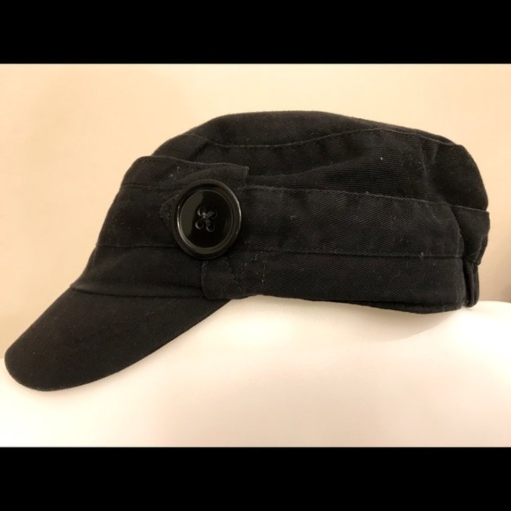 Le Chateau Black Cap Hat